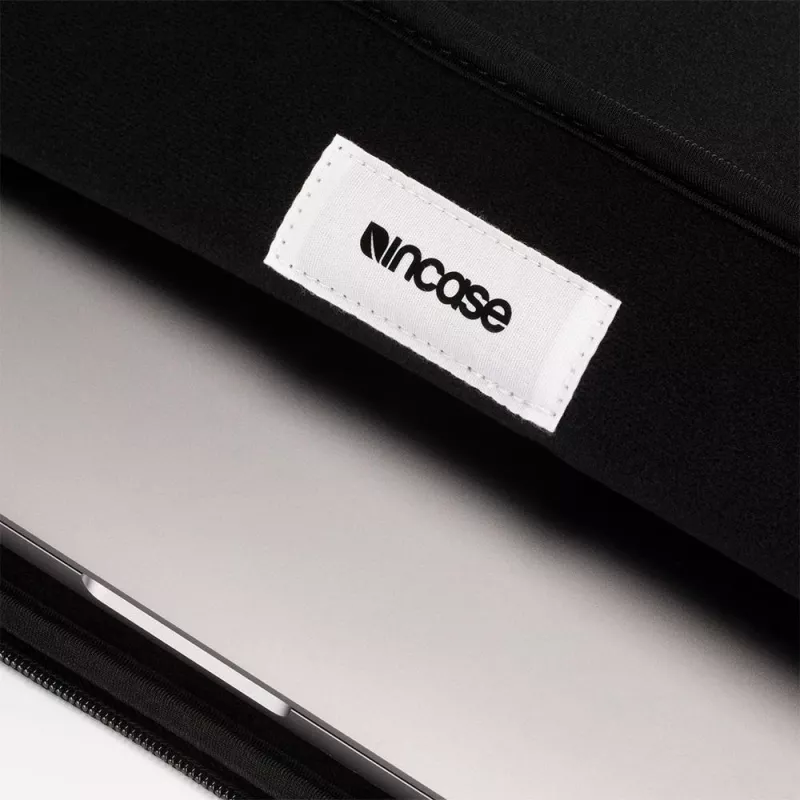 Incase Classic Sleeve per laptop da 16 pollici (40,6 cm), nero