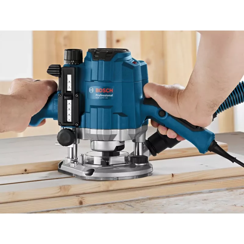 Bosch GOF 1250 CE nero, blu 24000 giri/min 1250 W