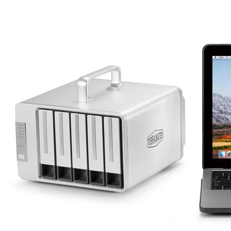 Array di dischi TerraMaster D5 Thunderbolt 3 0 TB desktop grigio