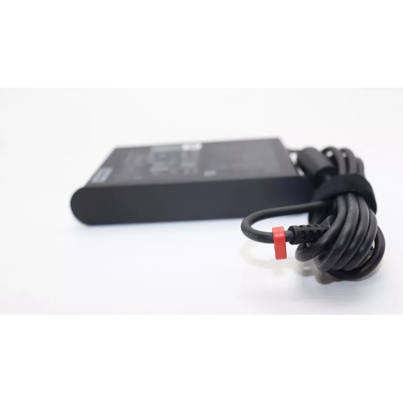 Lenovo 5A11K67847 alimentatore/inverter per interni 135 W nero