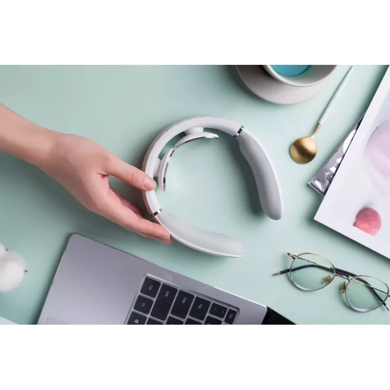 SKG 4356E - bianco, massaggio combinato, collo, bianco, silicone, tasti, batteria
