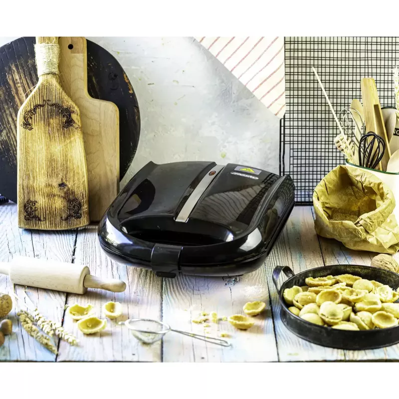 Macchina per waffle Mesko MS 3041 — 1600 W, nero, prepara 24 waffle ellittici (220–240 V)