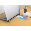 Manhattan dock/hub USB-C con lettore di schede e MST, porte (x7): Ethernet, HDMI (x2 4K@60Hz), USB-A (x3) e USB-C, con Power Delivery (PD) 100 W – richiede caricabatterie USB-C esterno (non incluso). Alimentato via USB (nessun alimentatore esterno necessario) se PD non viene utilizzato