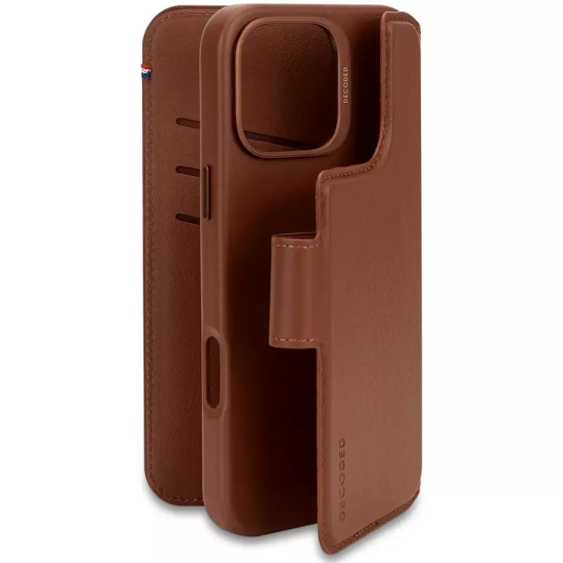 Wallet Case Decoded iPhone 16 Pro Max marrone 3 scomparti per carte