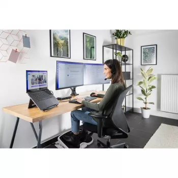 Poggiapiedi Kensington SoleMate Comfort con sistema SmartFit, nero, grigio, 0 - 20°, 117 mm, 546 mm, 355 mm, 8,9 cm
