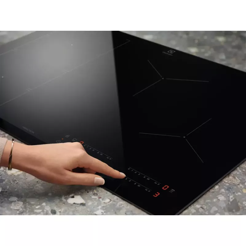 Electrolux EIV734 piano cottura a induzione da incasso nero 68 cm di larghezza 4 zone
