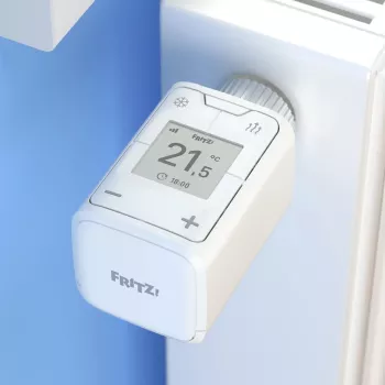 FRITZ Smart Thermo 302 termostato (interno), bianco, controllo a pulsanti, batteria AA, 51×51×90 mm
