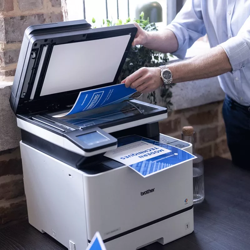 Stampante laser multifunzione Brother DCP-L8630CDW — A4, colore, 2400×600 DPI, 31 ppm, Wi-Fi, duplex