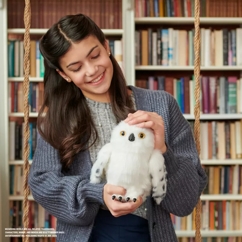 Wizarding World Harry Potter, Edvige incantata civetta interattiva con oltre 15 suoni e movimenti e busta di Hogwarts, giocattolo per bambini dai 5 anni