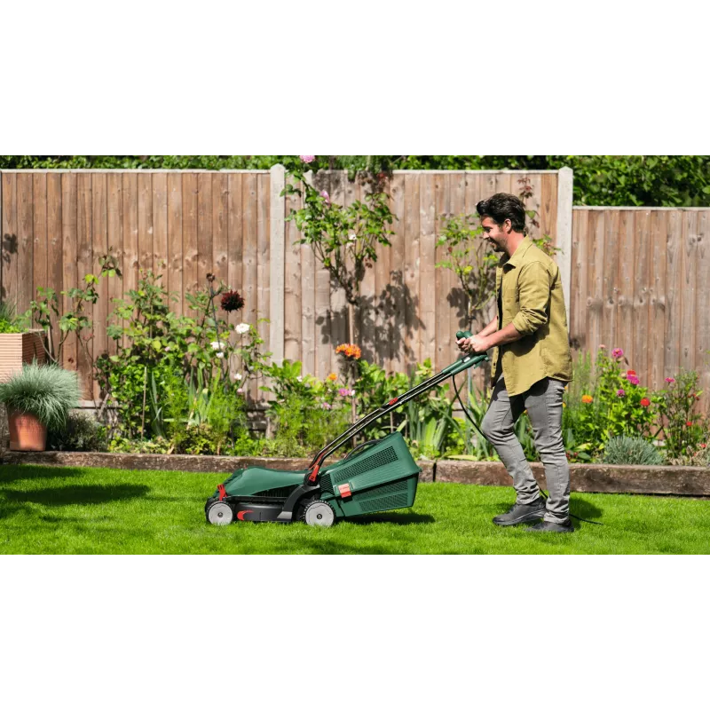 Bosch UniversalRotak rasaerba con trazione a ruote AC verde