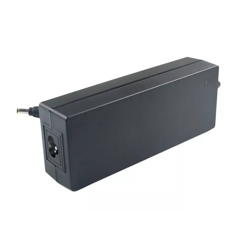 CoreParts MBXAC-AC0016 alimentatore per interni 120 W nero