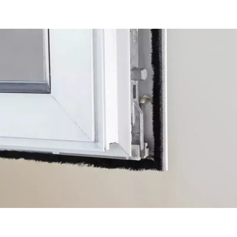 Barra con setole DeLOCK autoadesiva 15 mm lunghezza 5 m nero