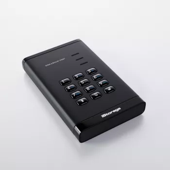 iStorage diskAshur PRO³ HDD 4 TB | disco fisso portatile sicuro | conforme FIPS 140-3 Level 3 | crittografia hardware AES-XTS 256 bit | protetto da PIN | indipendente da sistema operativo e piattaforma | conforme GDPR, TAA | protezione dagli attacchi brute-force | resistente a polvere e acqua