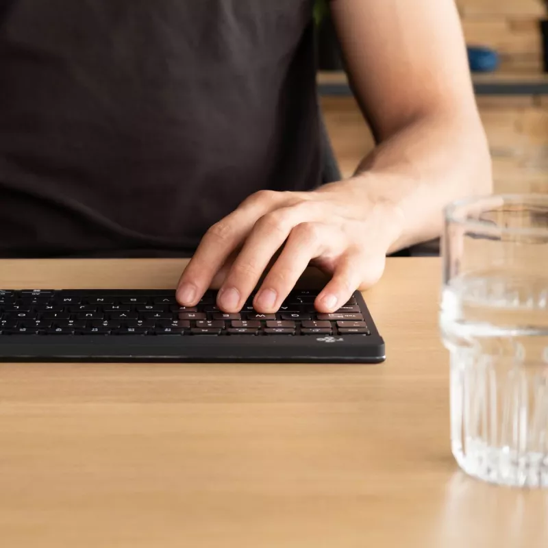 R-Go Tools tastiera ergonomica R-Go Compact Break, tastiera compatta con software per le pause, AZERTY (BE), Bluetooth, nero