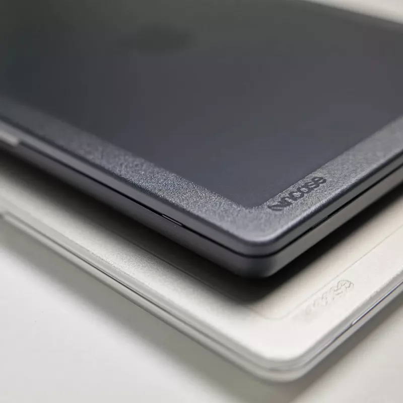 Incase Edge Hardshell Case con Makrolon® per MacBook Pro 16 pollici (M1-M4, 2021-2024)