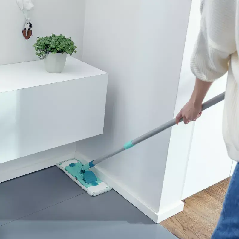 Set pulizia pavimenti Leifheit PowerClean M 1055510 con panno in microfibra e manico regolabile