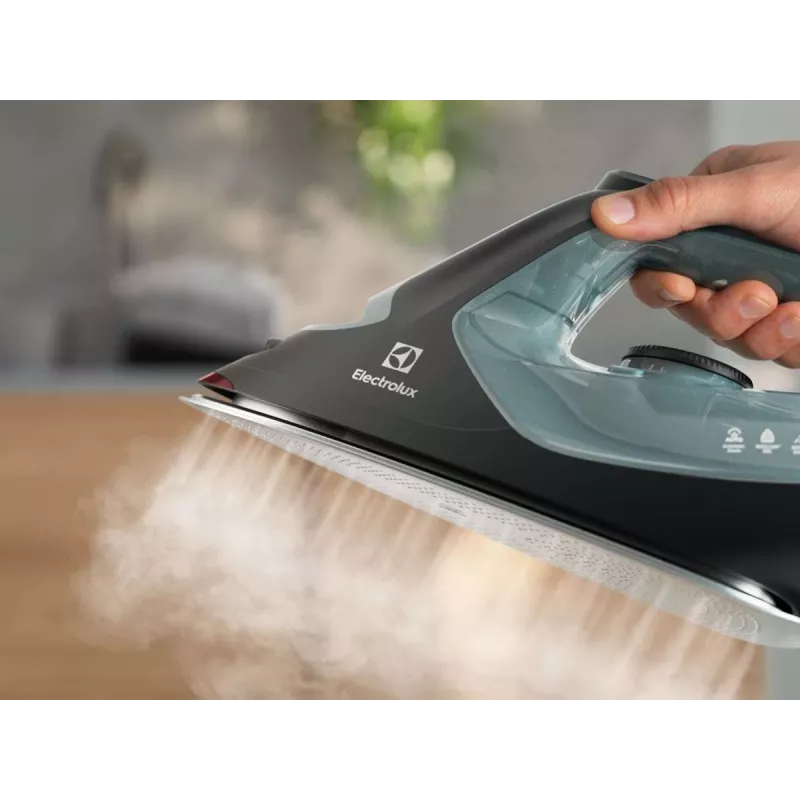 Ferro da stiro a vapore Electrolux E7SI2-6OG suola RESILIUM 2600 W nero, verde scuro