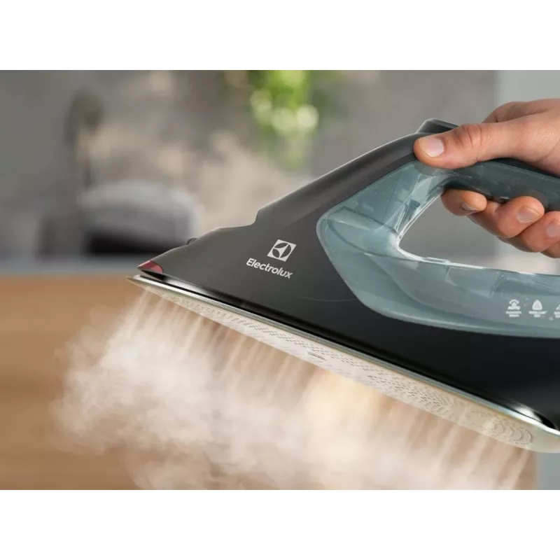 Ferro da stiro a vapore Electrolux E8SI2-8OG suola RESILIUM 2800 W nero, verde scuro