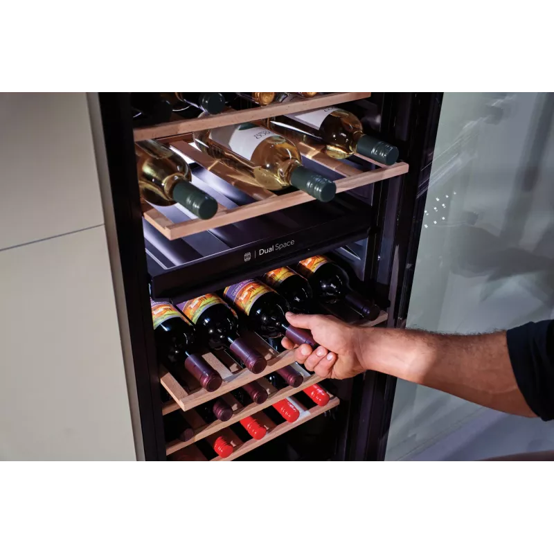 Candy CNWQ4G56G2 Cantinetta vini a compressore freestanding nero 56 bottiglie