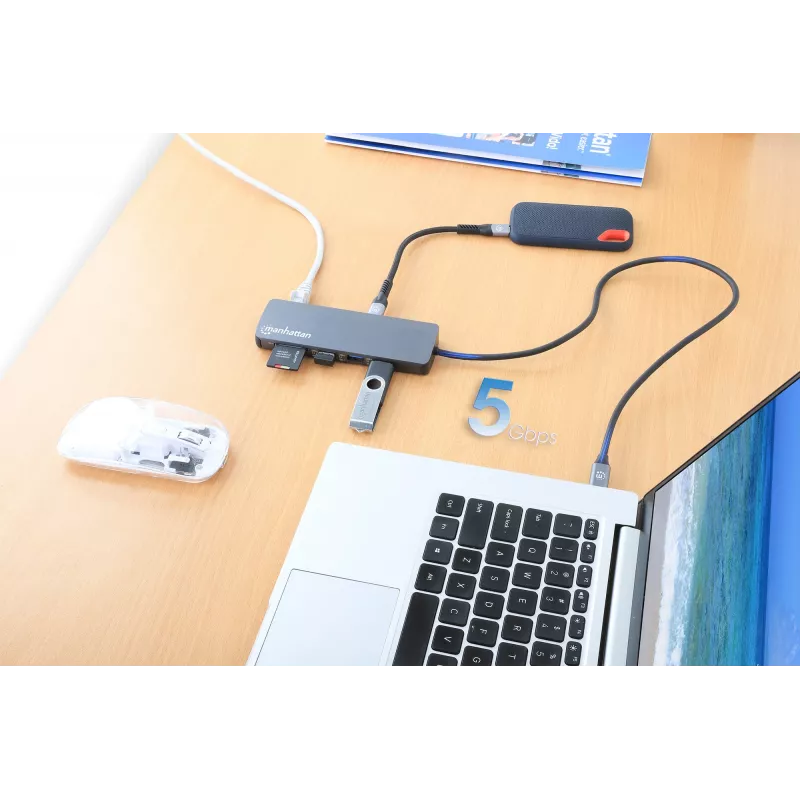 Dock/hub USB-C Manhattan con lettore di schede, porte (x7): Ethernet, HDMI, USB-A (x3) e USB-C (x2), con Power Delivery (PD) 100 W – richiede caricabatterie USB-C esterno (non incluso). Alimentato via USB (nessun alimentatore esterno necessario) quando PD non è utilizzato.