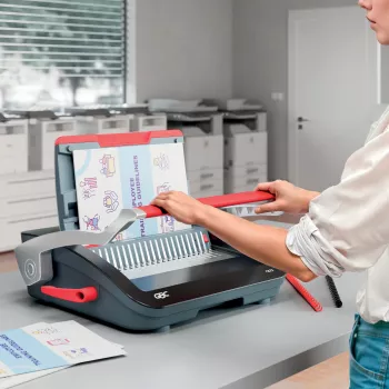GBC CombBind® CB25 macchina rilegatrice manuale, rilegatrice a pettine, manuale, 390 fogli, nero, rosso