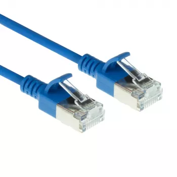 ACT blu 7 m LSZH U/FTP CAT6A patch cable slimline per data center con protezione del fermo e connettori RJ45