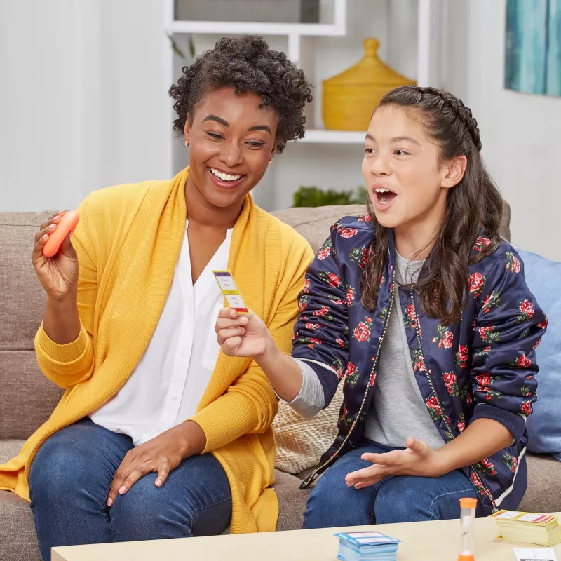 Hasbro Taboo Kids vs. Parents, 8 anni, gioco per famiglie