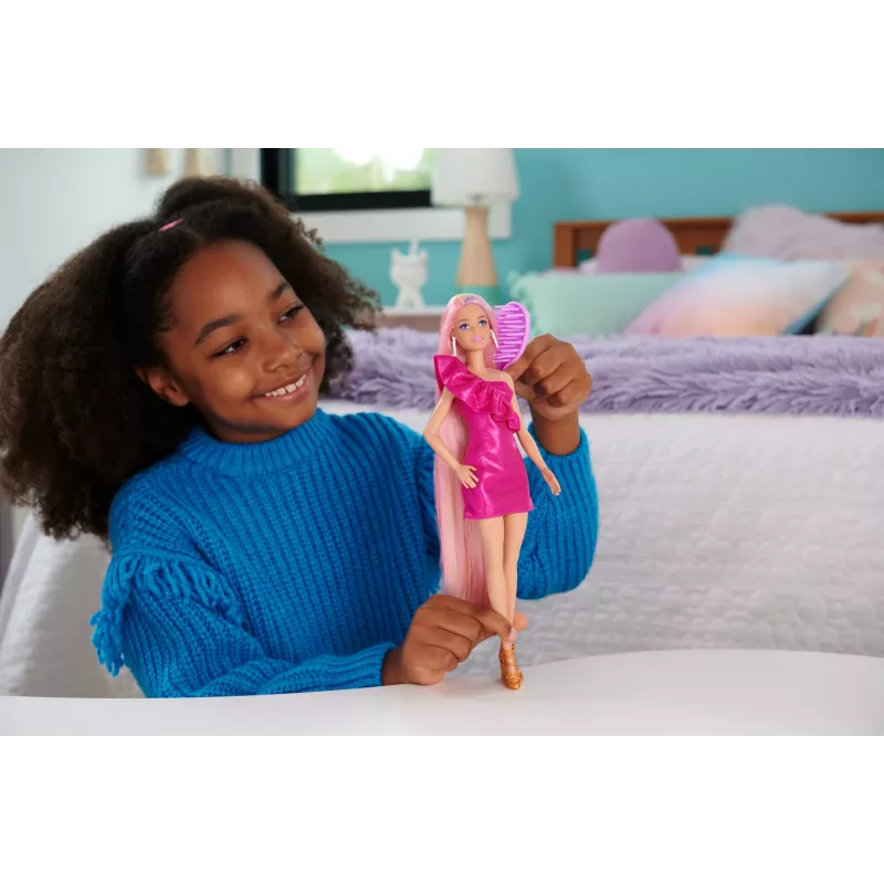 Bambola Barbie Fun & Fancy Hair con capelli biondi multicolore extra lunghi e accessori per lo styling