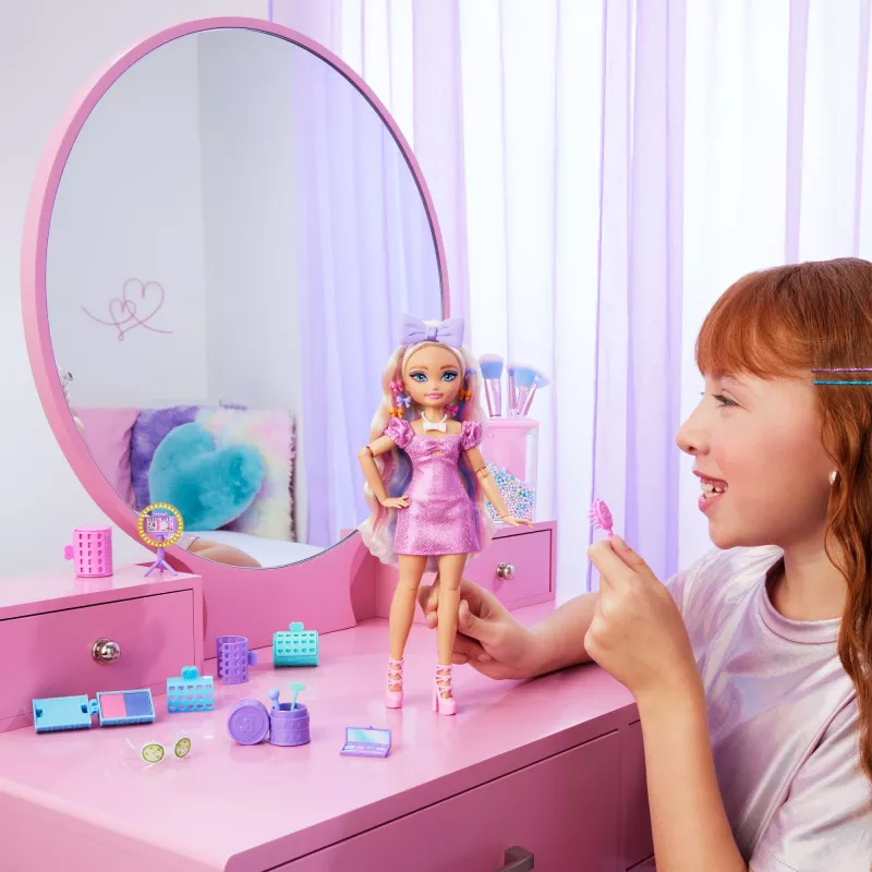 Bambola moda Barbie Dream Besties Malibu con accessori a sorpresa e oltre 15 look
