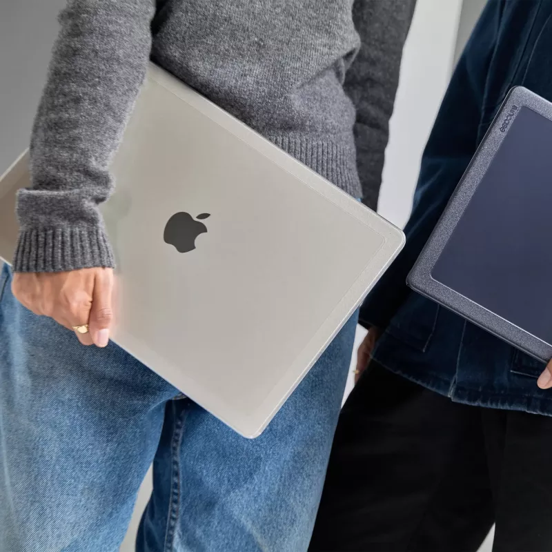 Incase Edge Custodia Hardshell con Makrolon® per MacBook Air da 13 pollici (M2/M3, 2022-2024)