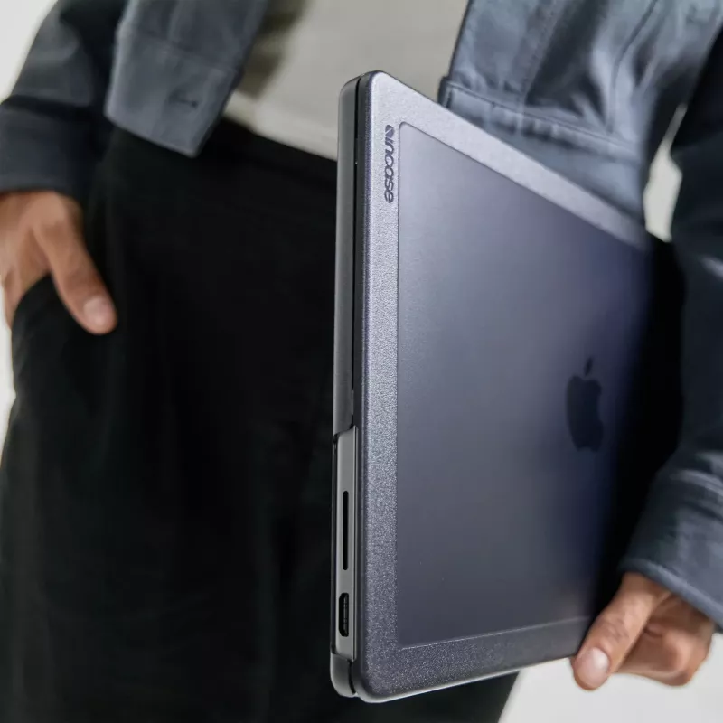 Incase Edge Hardshell Case con Makrolon® per MacBook Pro 14