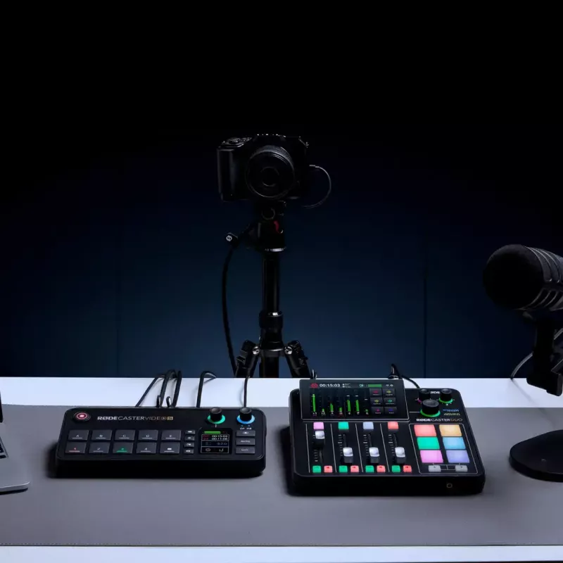 Console di produzione multicanale per podcast e livestream Rode RodeCaster Video S RCVS-E – touchscreen, Wi-Fi, Bluetooth 5.3, 5x USB-C, 3x ingresso HDMI, 1x uscita HDMI, microSD