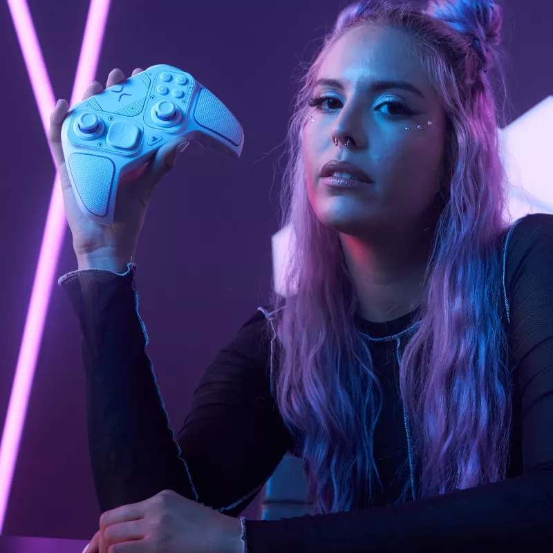 Gamepad VICTRIX 052-002-WH con filo e wireless RF/USB, USB-C, 2000mAh, PC/PS4/PS5, viola/bianco
