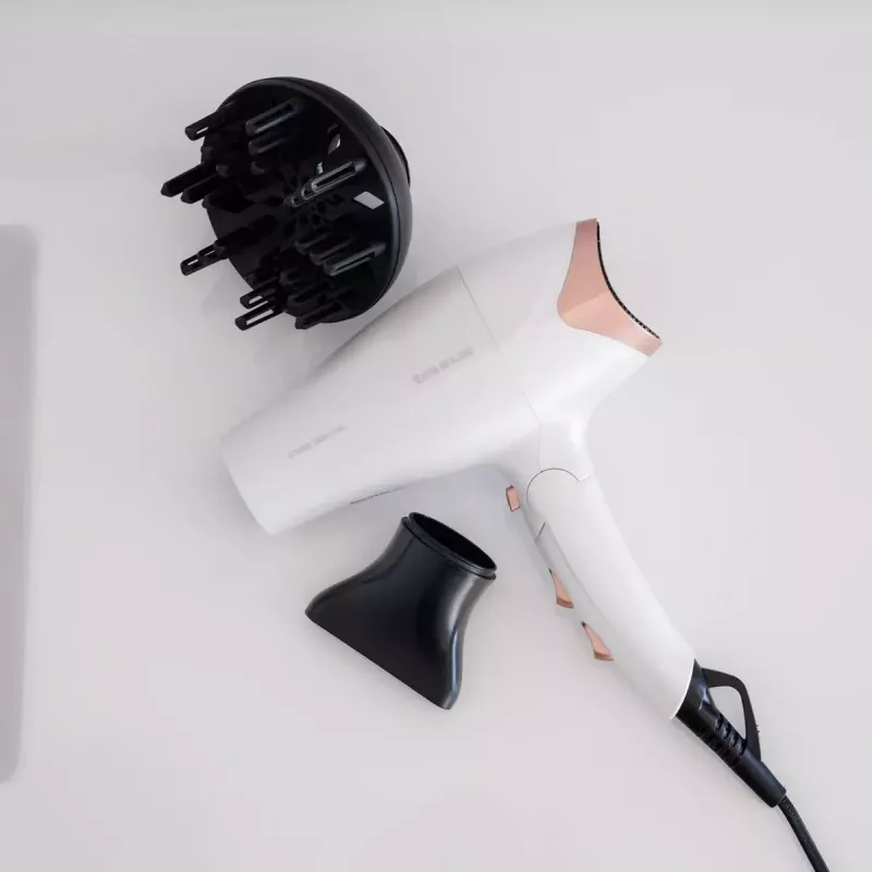 Asciugacapelli Taurus STUDIO 2500 IONIC 2400 W bianco con funzione ioni, 3 livelli di calore, 2 velocità, diffusore e concentratore