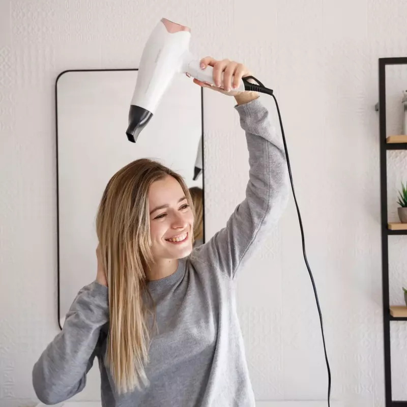 Asciugacapelli Taurus STUDIO 2500 IONIC 2400 W bianco con funzione ioni, 3 livelli di calore, 2 velocità, diffusore e concentratore