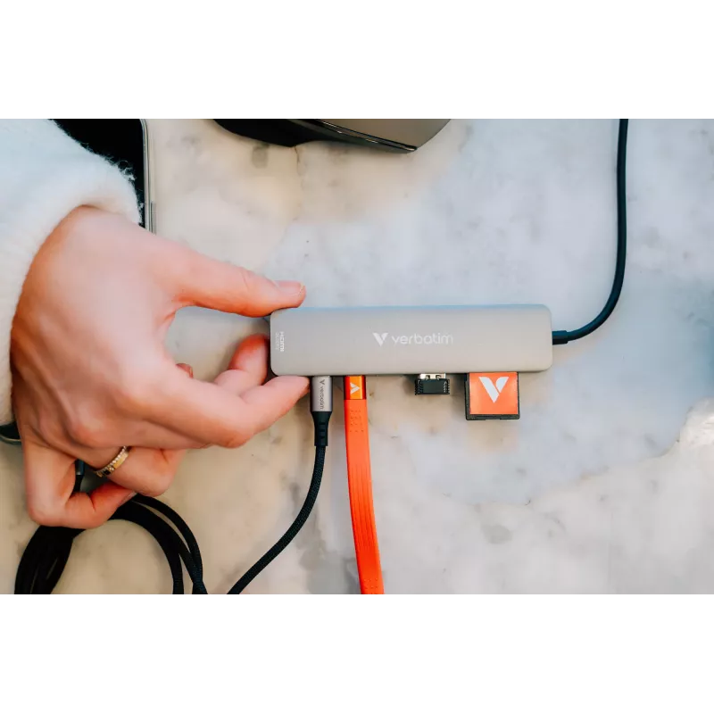 Verbatim USB-C Essentials hub multiporta 7 porte: HDMI, USB-C, USB-C 3.2 Gen 1, 2 x USB-A 3.2 Gen 1, SD e microSD