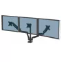 Fellowes Platinum Series braccio triplo per monitor – Supporto per monitor per tre schermi da 27 pollici da 7 kg – Supporto da tavolo regolabile per triplo monitor – Inclinazione 45°, rotazione 180°, rotazione 360°, VESA 75 x 75/100 x 100 – Nero