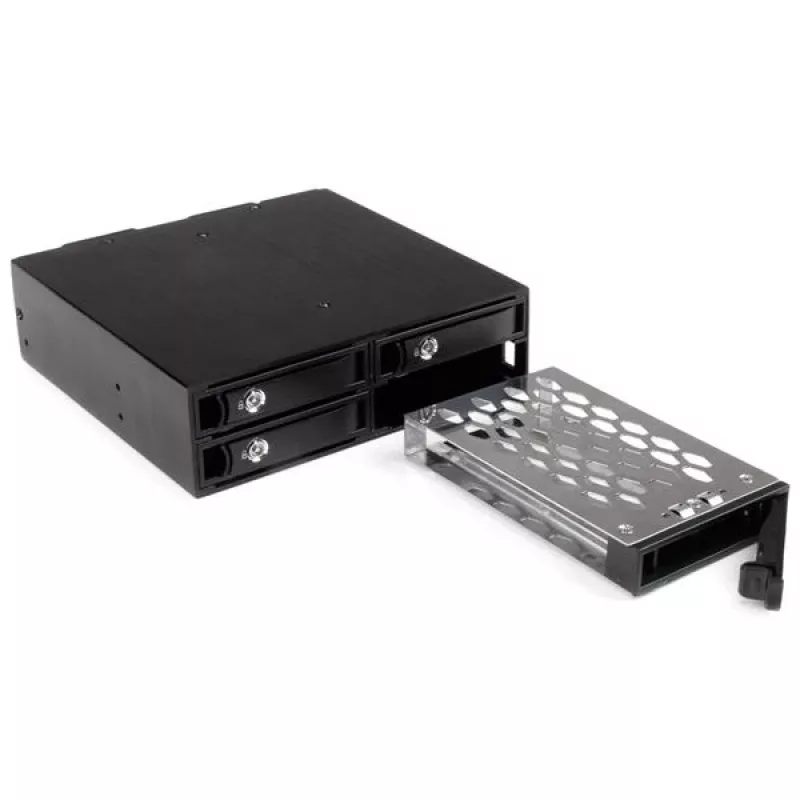 StarTech.com backplane per vano hot-swap a 4 bay per unità SATA/SAS da 2,5