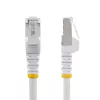 StarTech.com Cavo Ethernet CAT6a da 7,5 m – bianco – Low Smoke Zero Halogen (LSZH) – cavo patch di rete S/FTP 10GbE 500MHz 100W PoE++ RJ-45 snagless con scarico della trazione