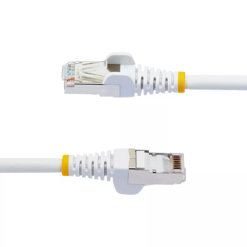 StarTech.com Cavo Ethernet CAT6a da 7,5 m – bianco – Low Smoke Zero Halogen (LSZH) – cavo patch di rete S/FTP 10GbE 500MHz 100W PoE++ RJ-45 snagless con scarico della trazione
