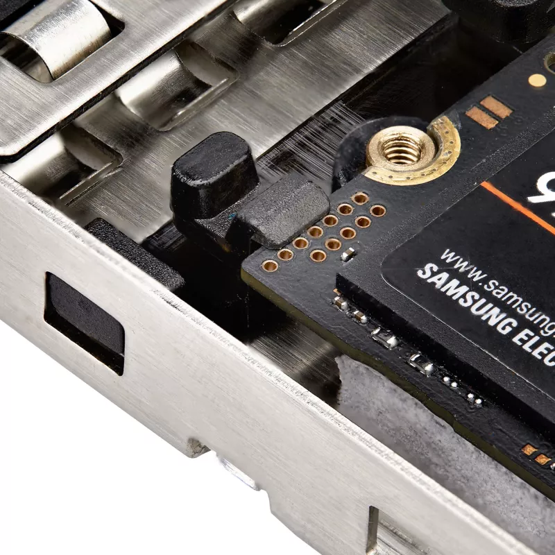 StarTech.com rack mobile/backplane M.2 NVMe SSD a PCIe x4 con vano estraibile per slot di espansione PCI Express, installazione senza attrezzi, vano unità hot-swap PCIe 4.0/3.0, serratura a chiave – 2 chiavi incluse