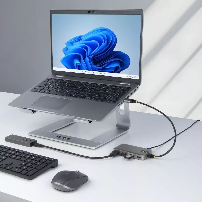 StarTech.com Hub USB-A a 4 porte, 5 Gbit/s, bus-powered, hub USB-A a 4x USB-A con ingresso alimentazione ausiliaria USB-C, cavo host da 30 cm, hub USB portatile per desktop/laptop