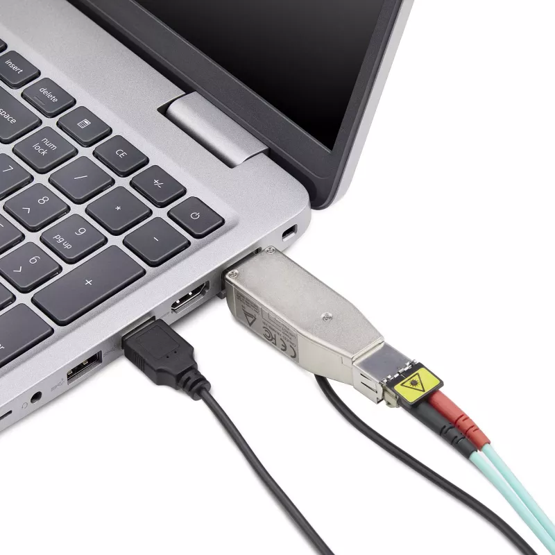 StarTech.com Dongle convertitore di media Gigabit da fibra a Ethernet RJ45, ottico monomodale 10 km/multimodale 800 m, alimentazione USB, design compatto, custodia in metallo, Micro Mini, TAA