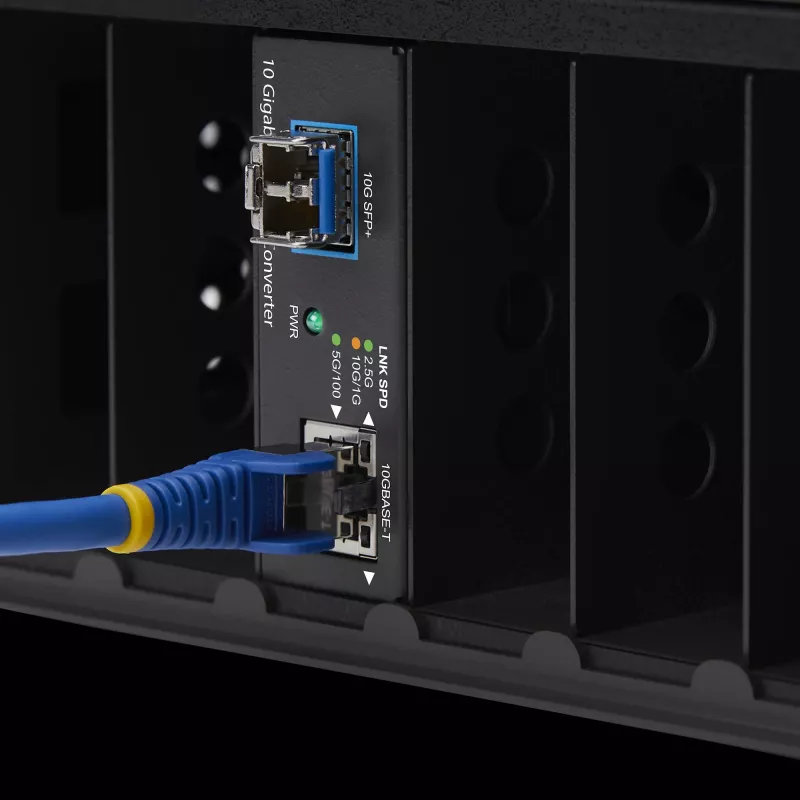 StarTech.com convertitore media fibra SFP+ Multi-Gigabit 10GbE open, 10G/5G/2.5G/1G/100M, rame a 10GBASE-X SFP+, monomodale, multimodale, 16K Jumbo Frames, TAA