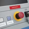 DYMO Etichette in vinile industriali Rhino | 12 mm x 5,5 m | stampa bianca su rosso | autoadesive | per etichettatrici LabelManager e Rhino