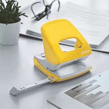 Leitz NeXXt perforatrice WOW 5008 metallo 2 fori / 30 fogli, 30 fogli, giallo, metallo, 8 cm, 5,5 mm, A4, A5, A6, folio, US quarto, 8 x 8 x 8 cm