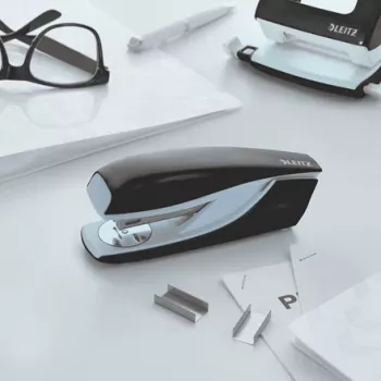 Leitz cucitrice WOW 5502 Metal 30 fogli, 30 fogli, nero, P3, metallo, plastica, 80 g/m², 4 cm