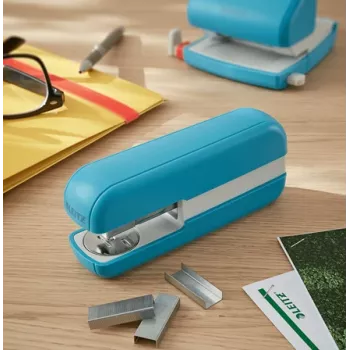 Leitz Cosy cucitrice 30 fogli, 30 fogli, blu, punto standard, 26/6, metallo, plastica, 80 g/m²