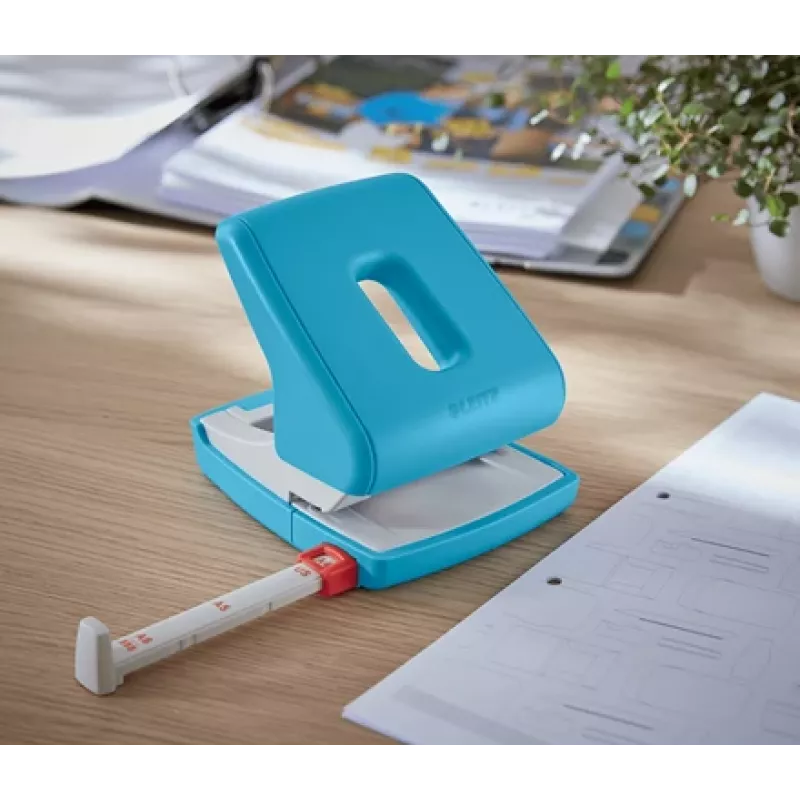 Leitz Cosy perforatrice 2 fori 30 fogli, 30 fogli, blu, plastica, 8 cm, 5,5 mm, A4