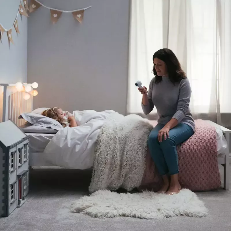 Termometro digitale frontale BRAUN BNT400 — misurazione a distanza, intervallo 34–43 °C, precisione 0,1 °C, bianco